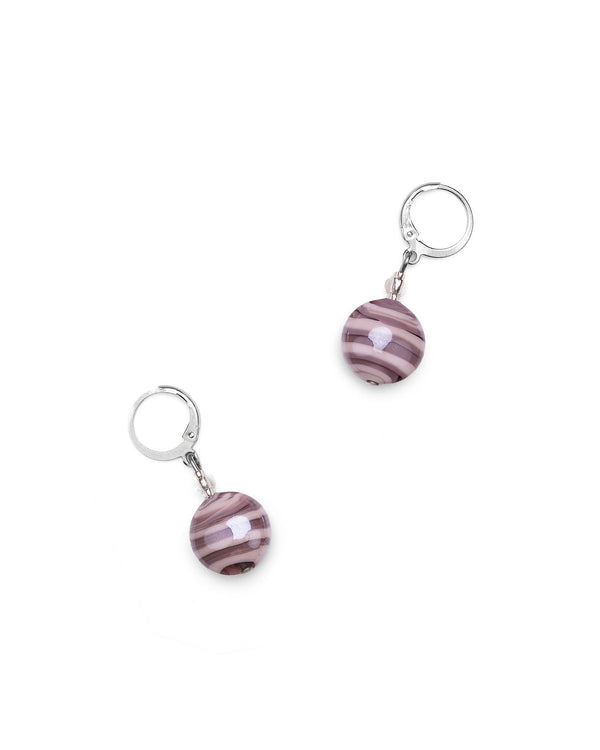 Boucles d'Oreilles Sabrina violet – vue des boucles d'oreilles pendantes