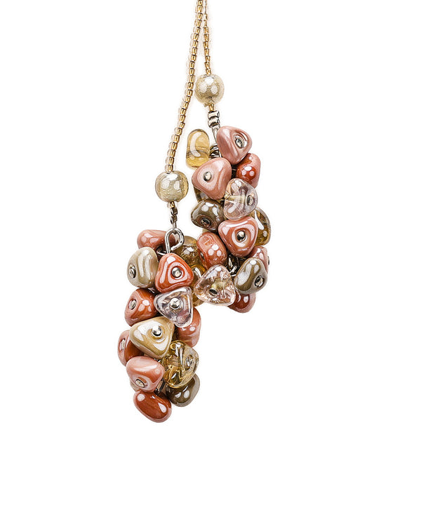 Collana lunga Linda crema – indossato